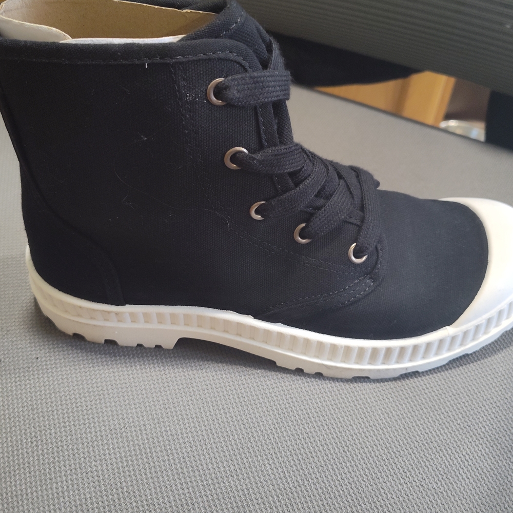 Black and White High-Top Sneakers with Rubber Sole